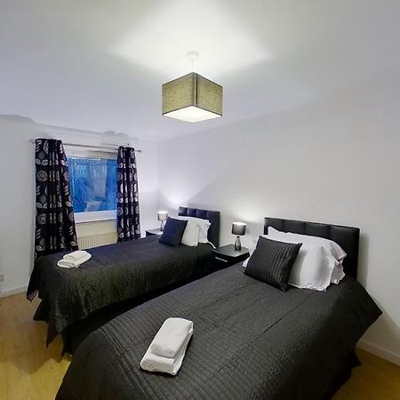 Orange Town House - Shaw Road, Only 6 Minutes To City Centre 阿伯丁 外观 照片